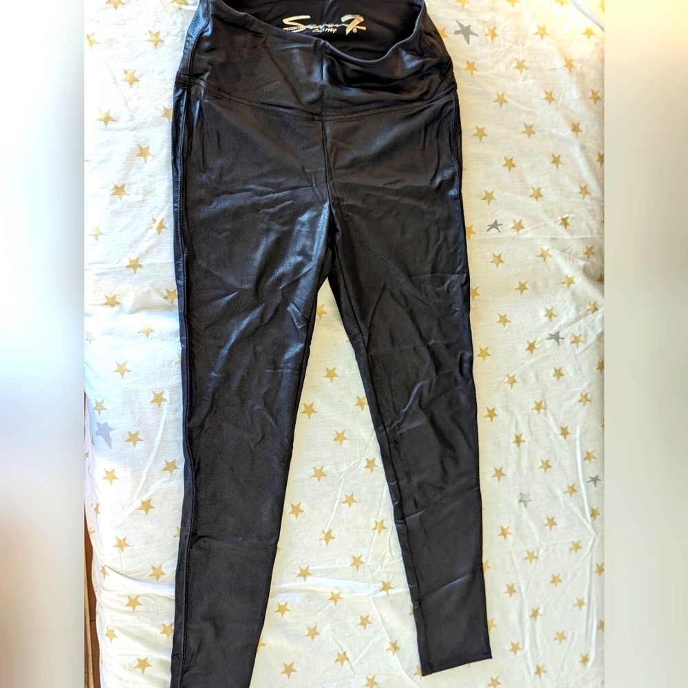 Seven Shiny leggings, pleather-like, Cropped black, size M